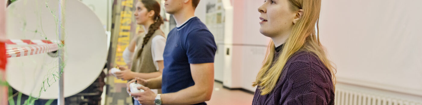 Energia avastuskeskuses saab mängida uut tehnoloogilist spordiala – droonijalkat