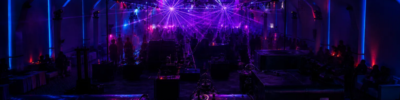 Science After Dark üritus 16+: NEON VOLTAGE toob Tallinna neoonvalguse, Tesla välgud ja öise teadusseikluse